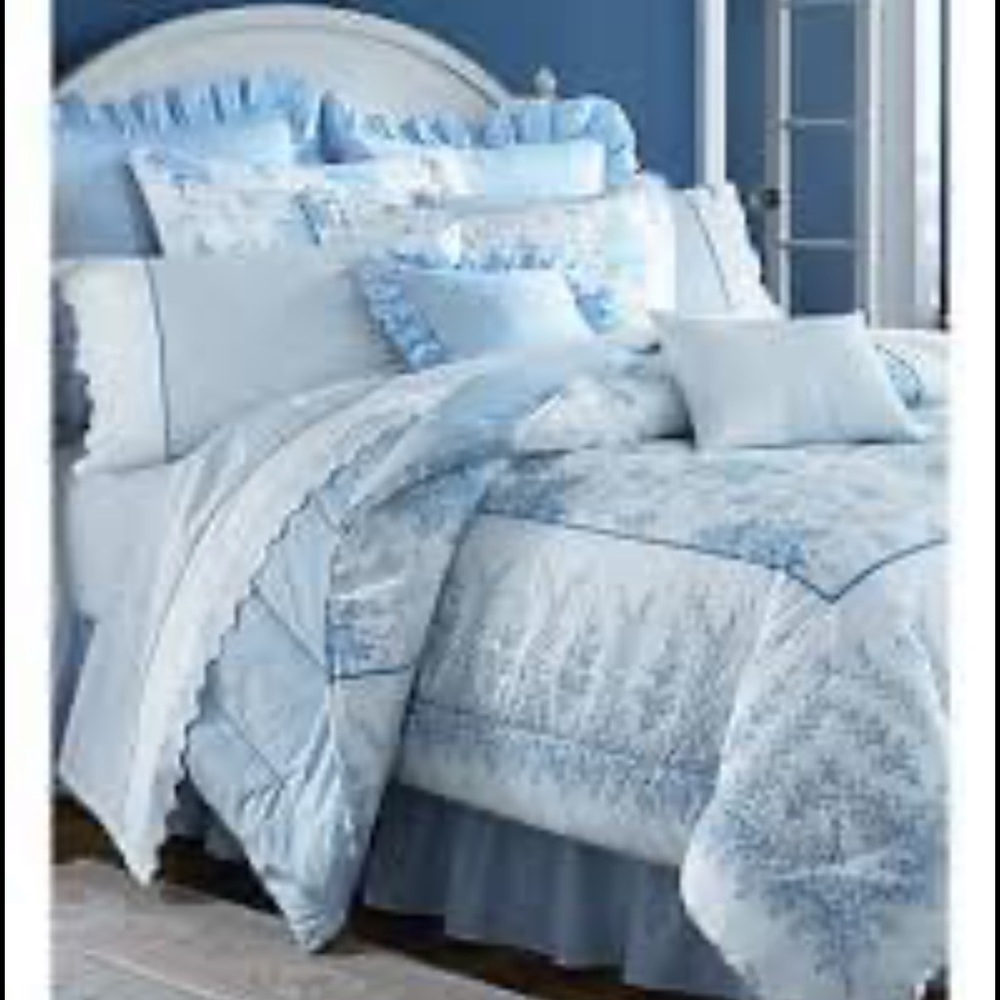 Laura Ashley Sofia bedding King